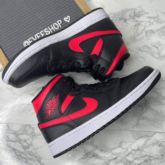 Air Jordan Retro 1 - Siren Red - Picture 2 of 4